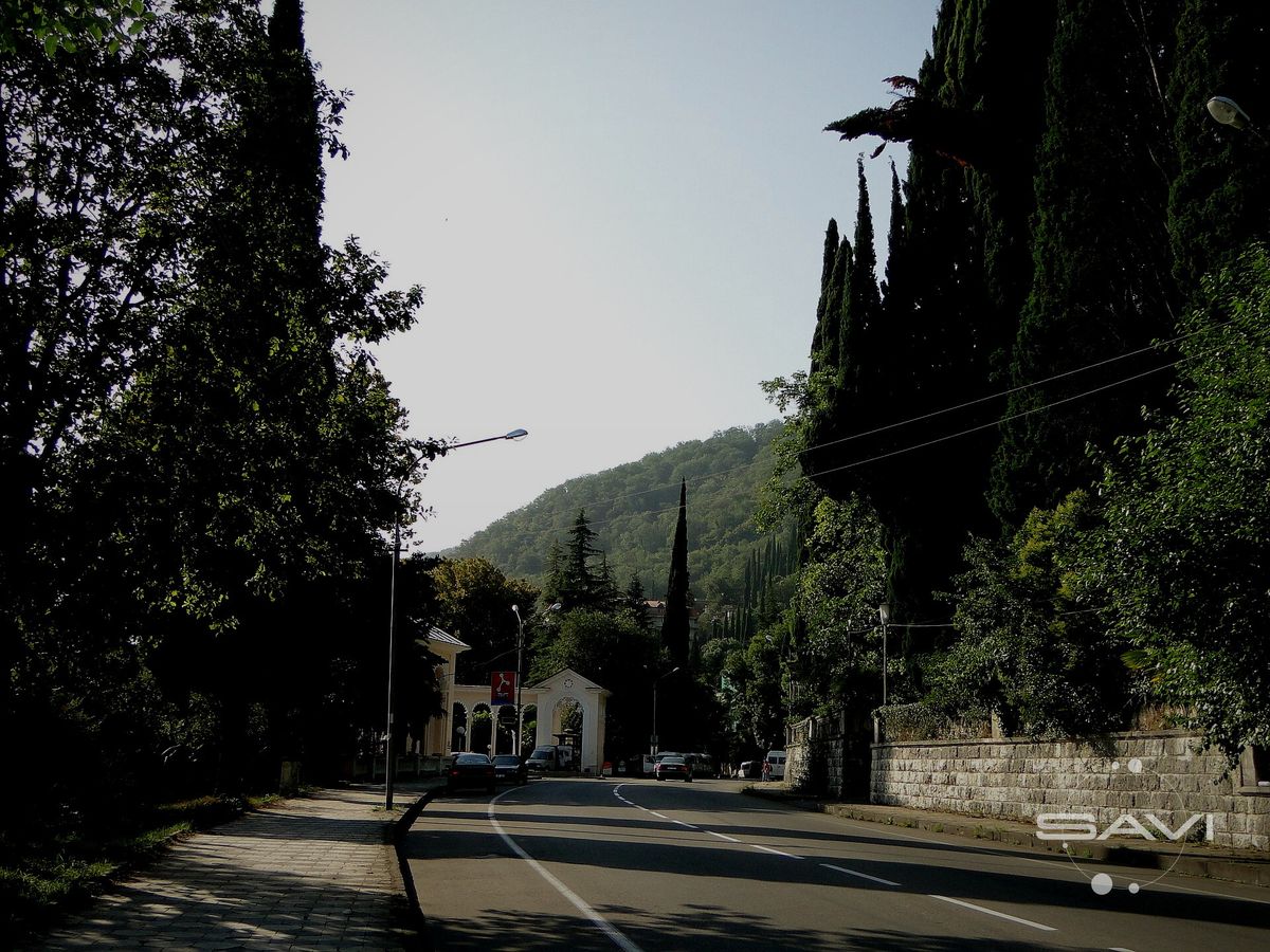 Гагра. Проспект Нартаа. Колоннада
